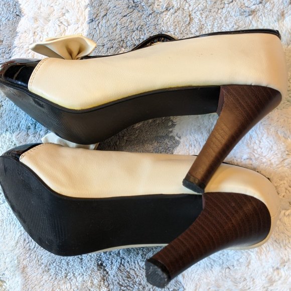 Women's Cream Classic Heels - Picture 5 of 9